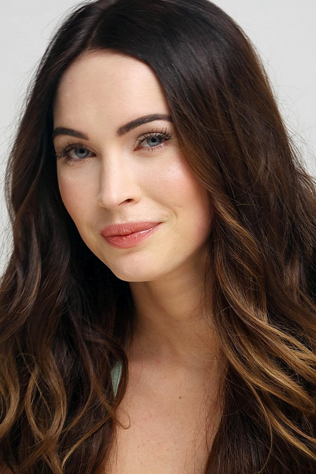10P Megan Fox showing her hot body in short light blue dress at This Is 40 photoshoo