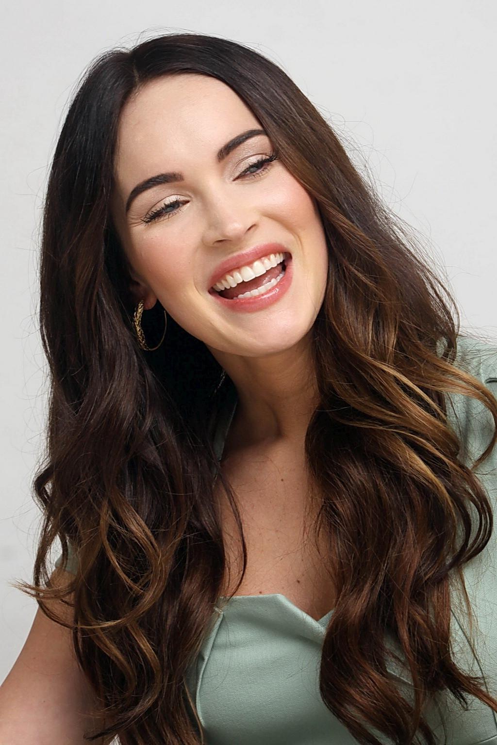 10P Megan Fox showing her hot body in short light blue dress at This Is 40 photoshoo