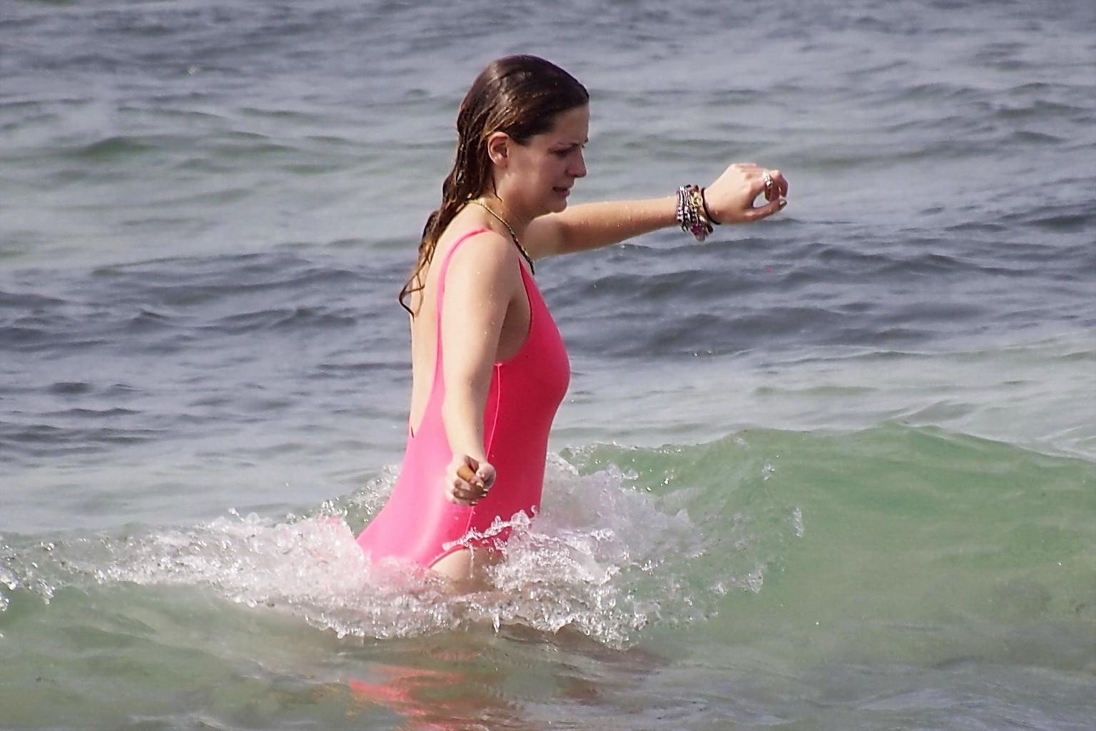 10P Mischa Barton showing pokies and round ass in wet pink swimsuit on the beach in 