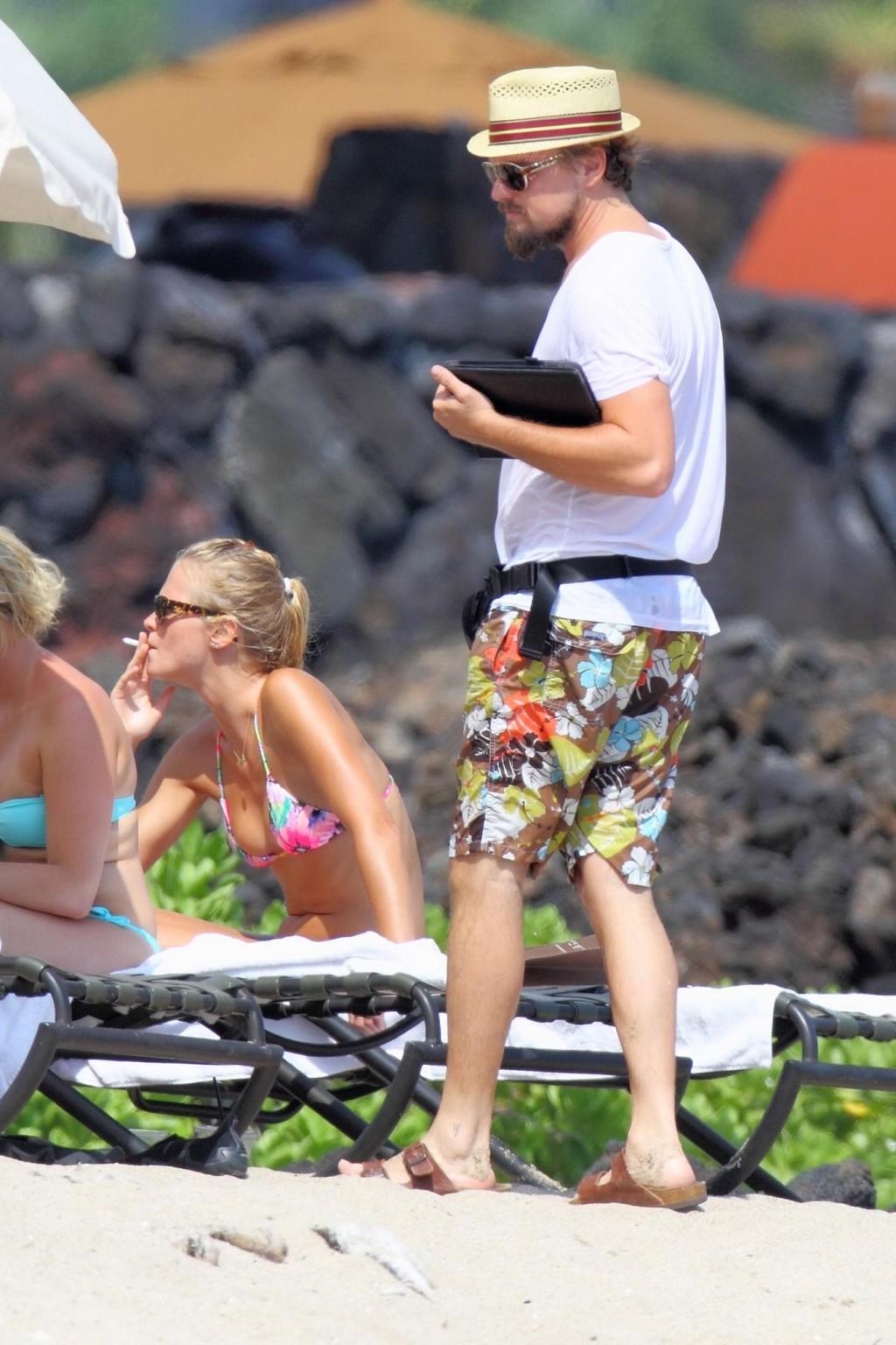 10P Erin Heatherton showing off her bikini body on a Hawaiian beach