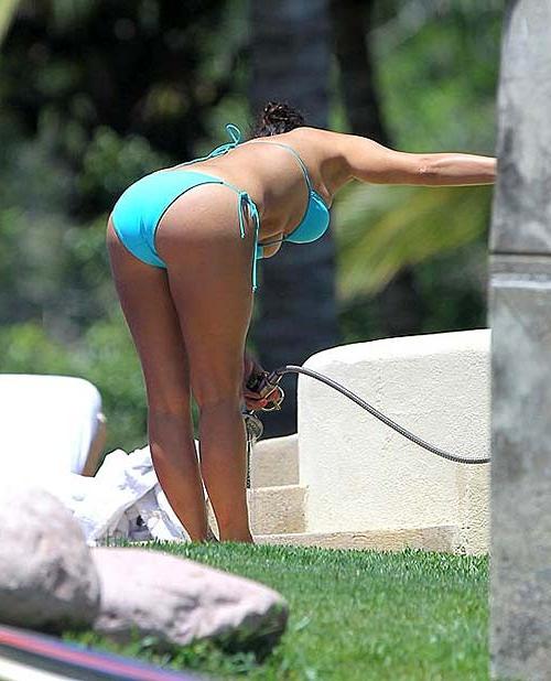 16P Kim Kardashian exposing sexy ass and huge boobs in blue bikini