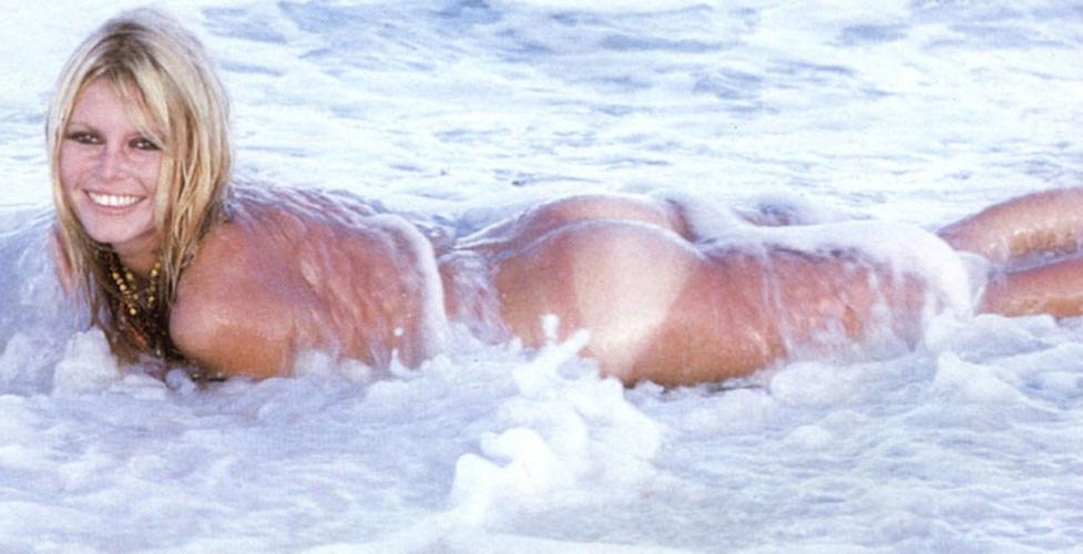 16P Brigitte Bardot body shows her tits and ass and pick