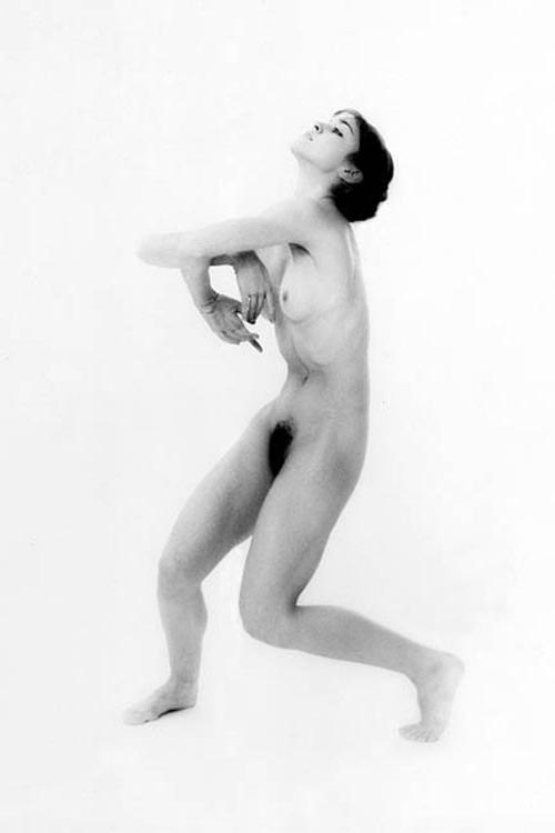 16P Madonna body shows her tits and ass and pick