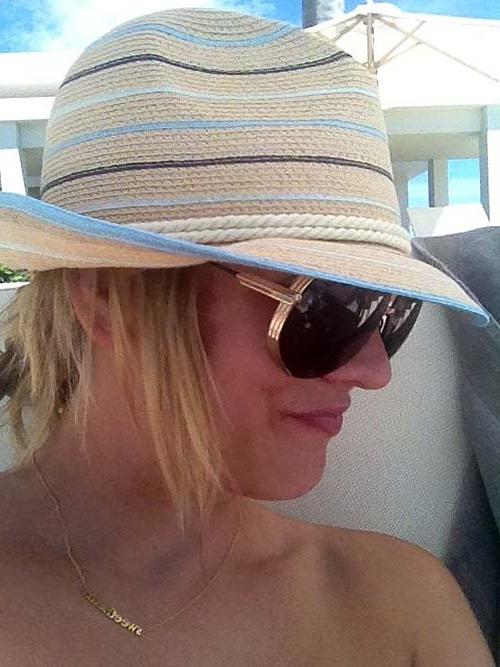 10P Kaley Cuoco showing sexy body in blue bikini on pool