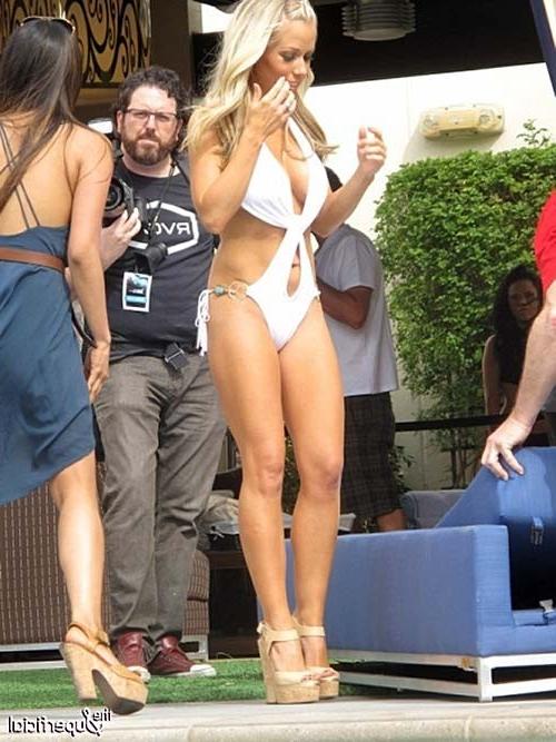 16P Kendra Wilkinson exposing sexy body and huge boobs in swimsuit