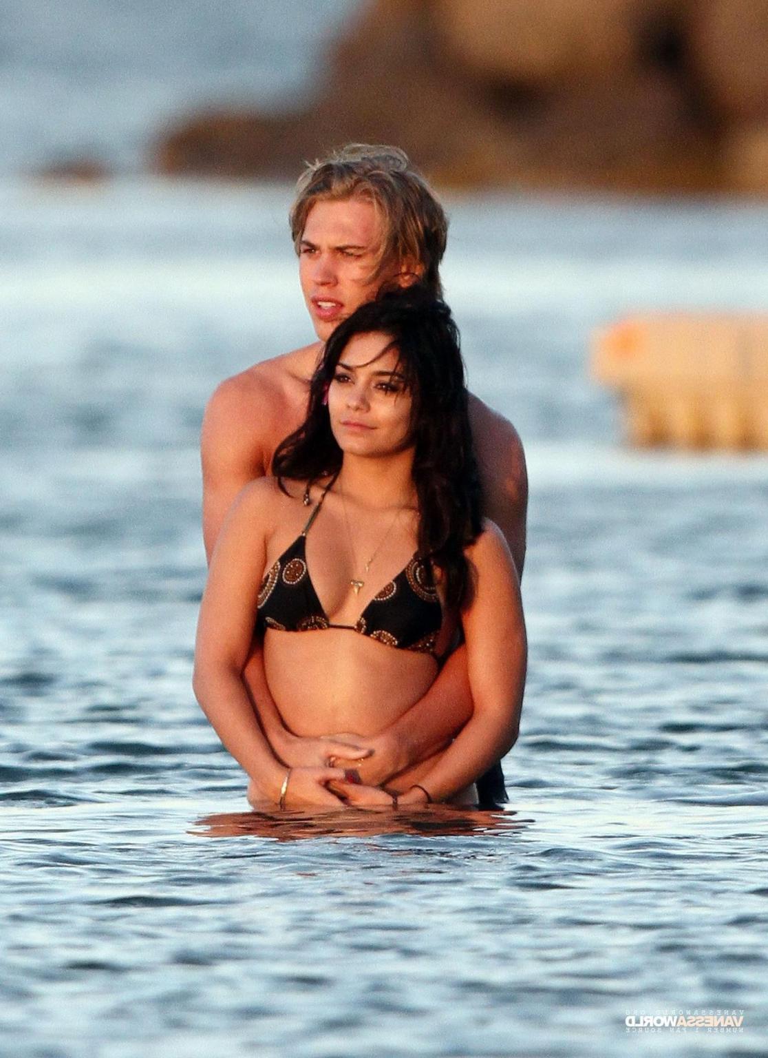 16P Vanessa Hudgens wearing sexy bikini on a Hawaiian beach