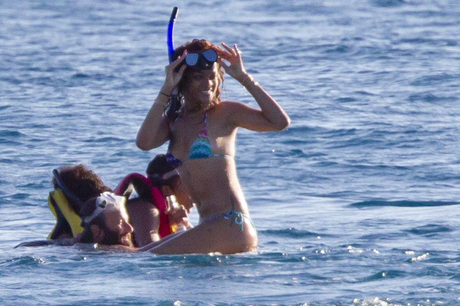 16P Rihanna in bikini showing ass  snorkeling near a Hawaiian beach