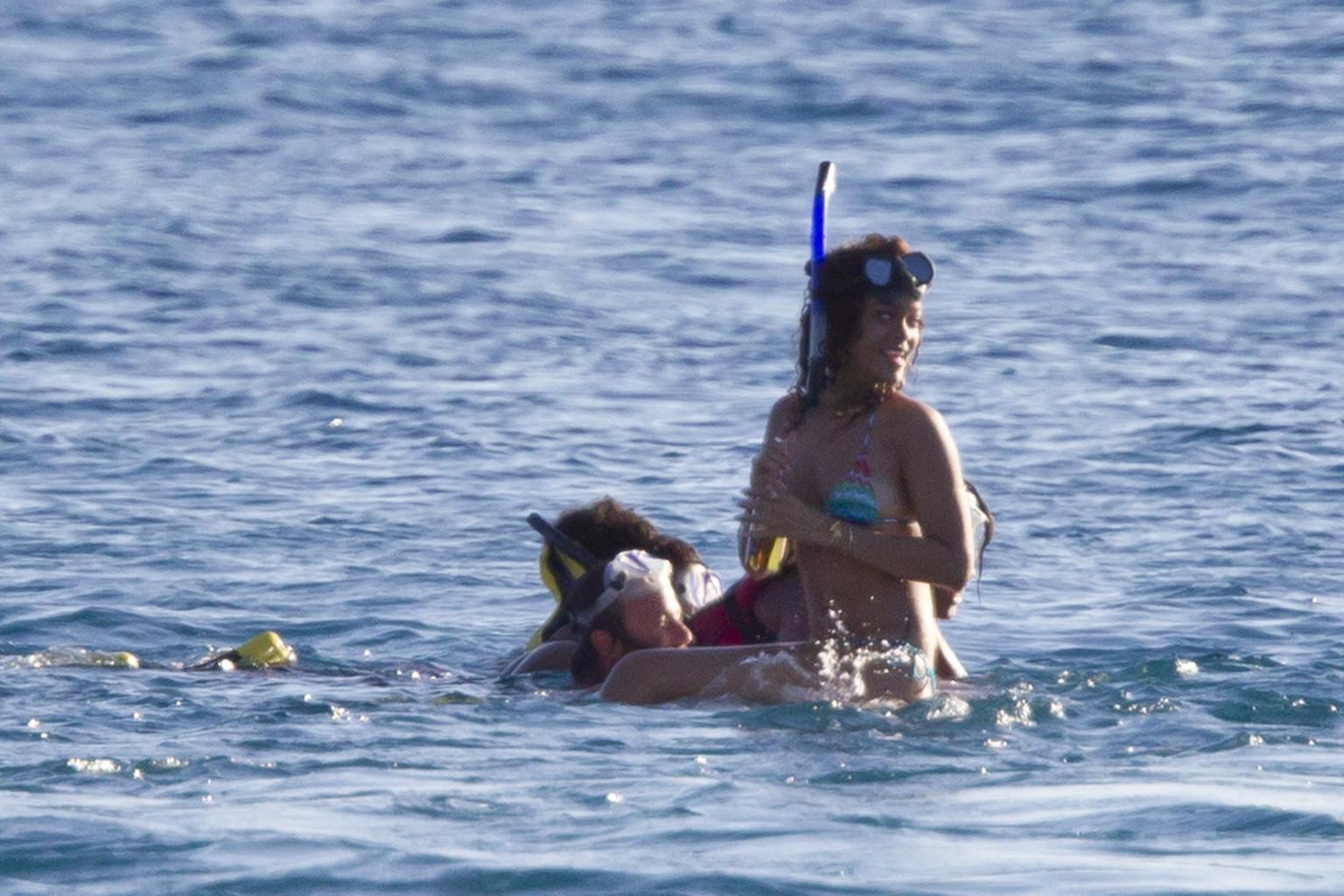16P Rihanna in bikini showing ass  snorkeling near a Hawaiian beach