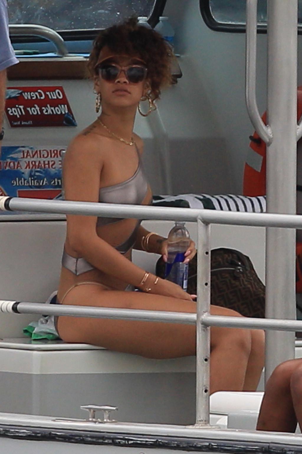16P Rihanna wearing sexy swimsuit on a yacht in Hawaii