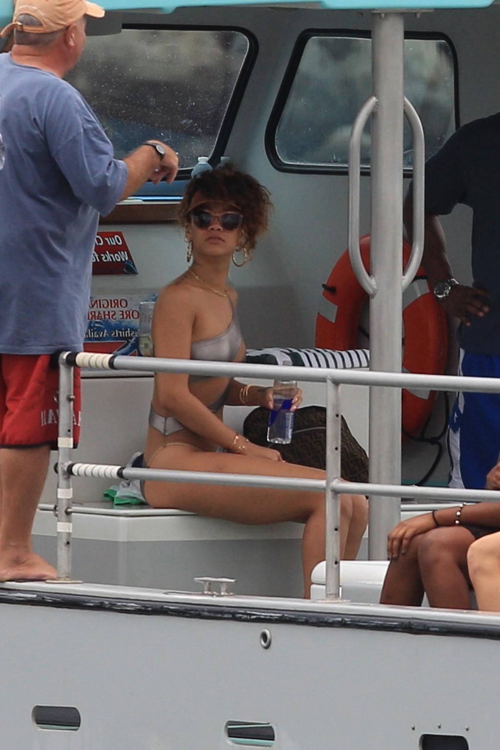 16P Rihanna wearing sexy swimsuit on a yacht in Hawaii