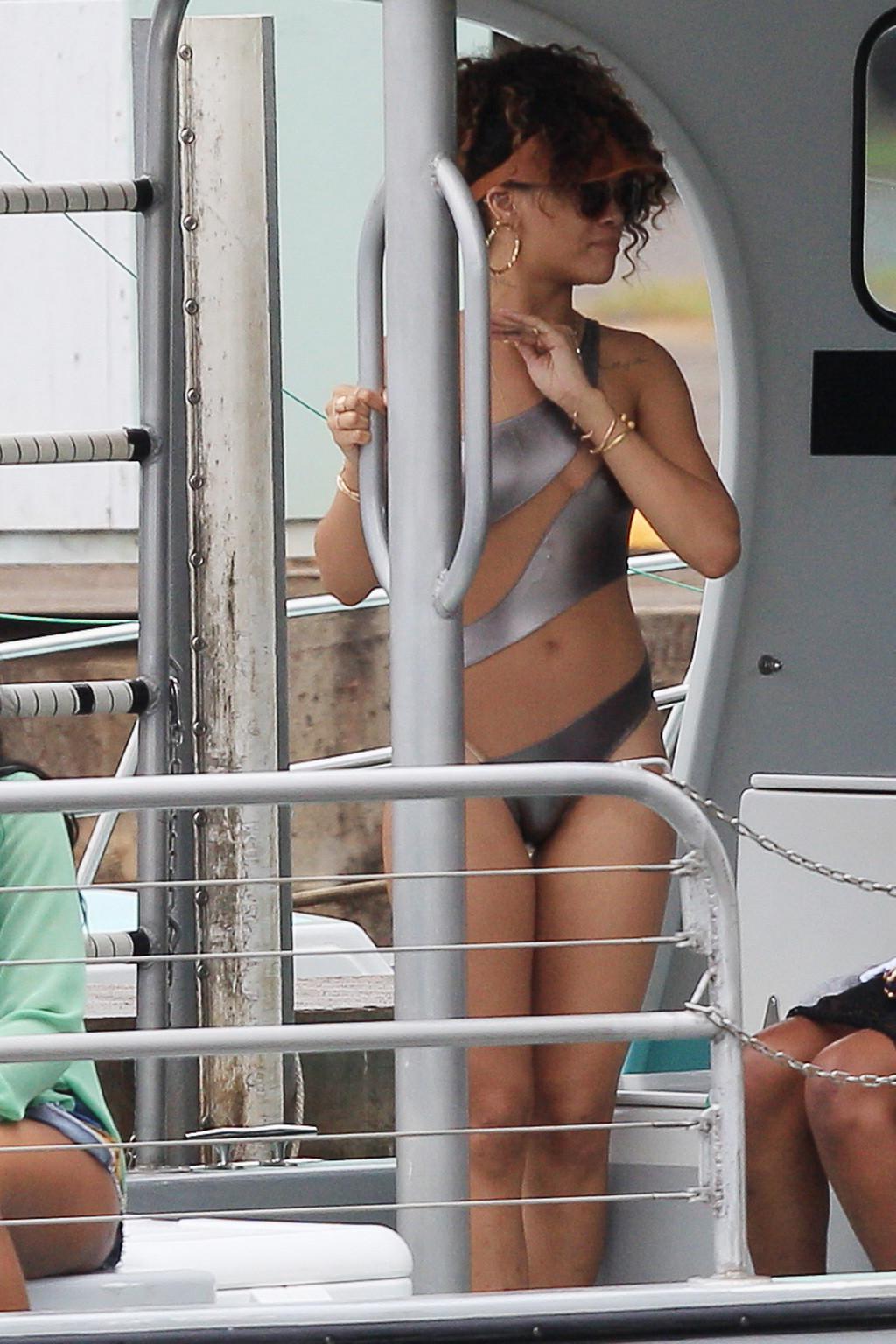 16P Rihanna wearing sexy swimsuit on a yacht in Hawaii