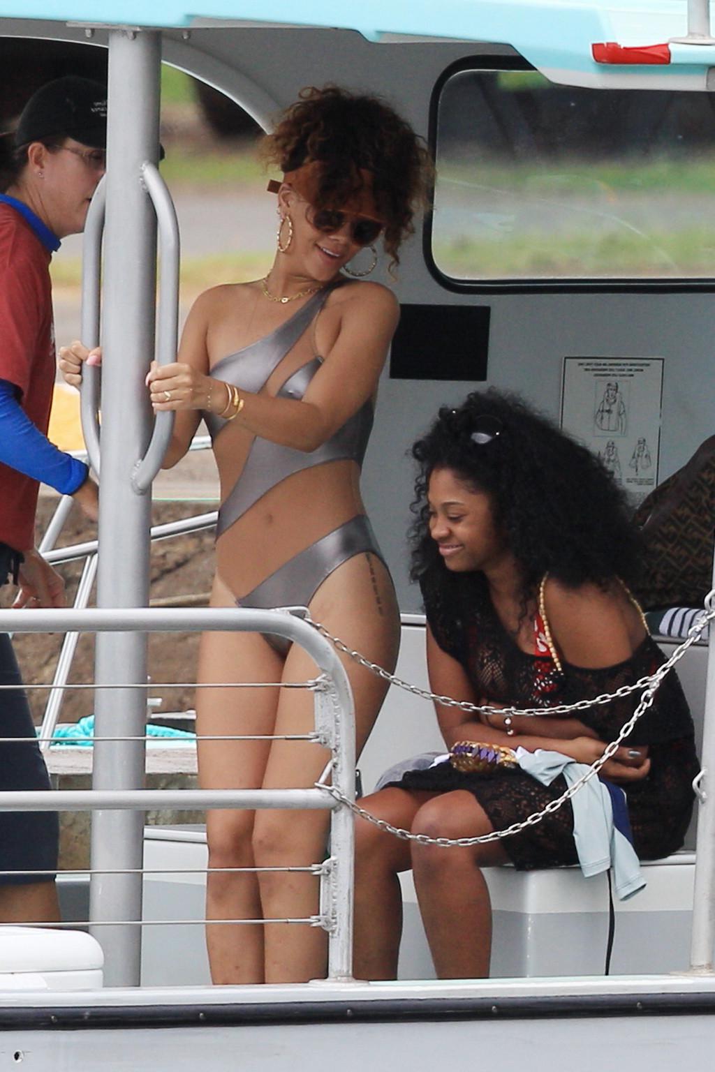 16P Rihanna wearing sexy swimsuit on a yacht in Hawaii