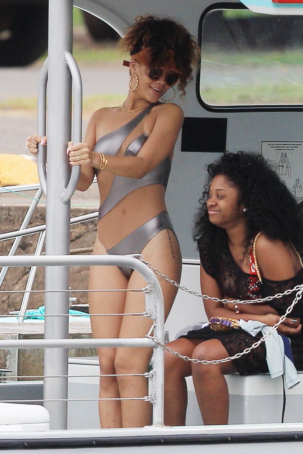 16P Rihanna wearing sexy swimsuit on a yacht in Hawaii