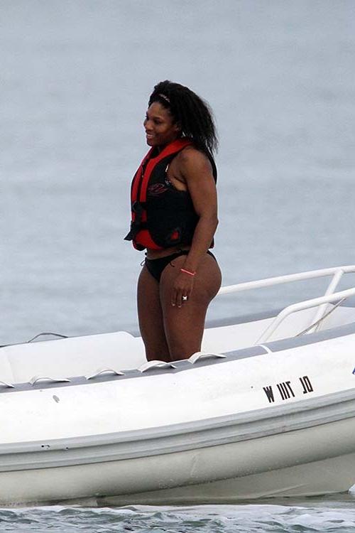 16P Serena Williams exposing sexy body and hot ass in bikini