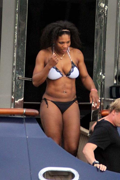 16P Serena Williams exposing sexy body and hot ass in bikini