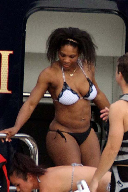 16P Serena Williams exposing sexy body and hot ass in bikini
