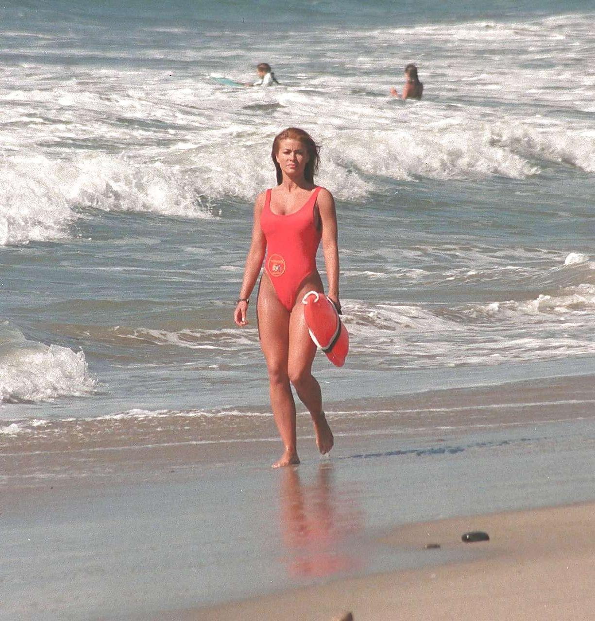 16P Carmen Electra sexy in baywatch swimsuit and posing in stockings