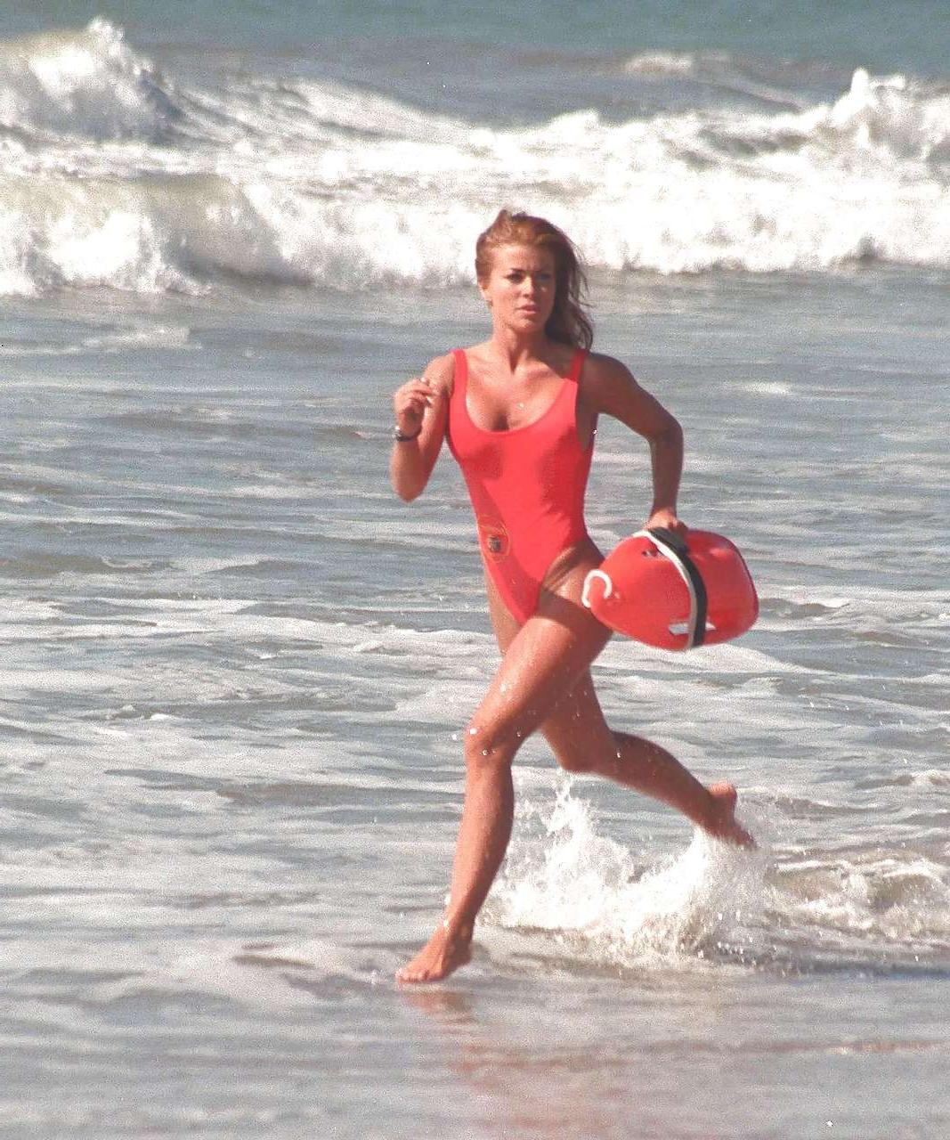 16P Carmen Electra sexy in baywatch swimsuit and posing in stockings