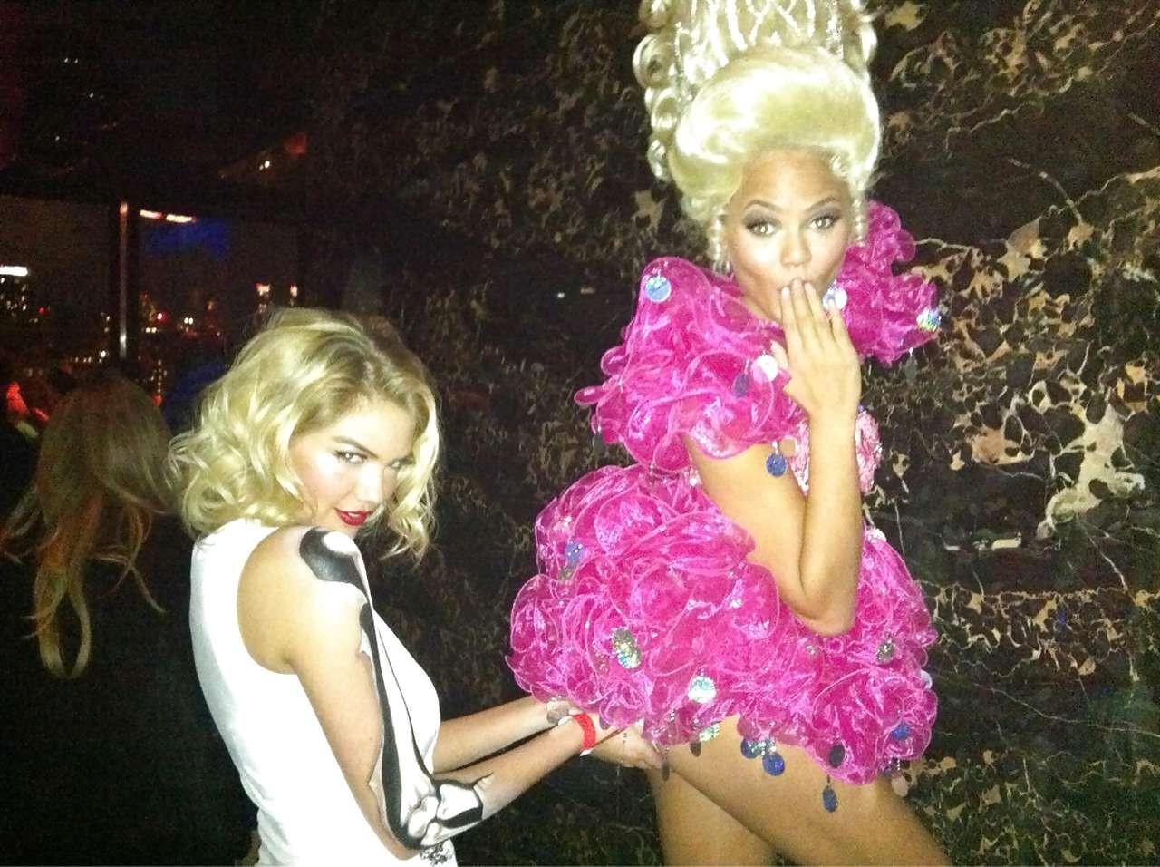 16P Kate Upton slight upskirt in Helloween costume paparazzi pictures