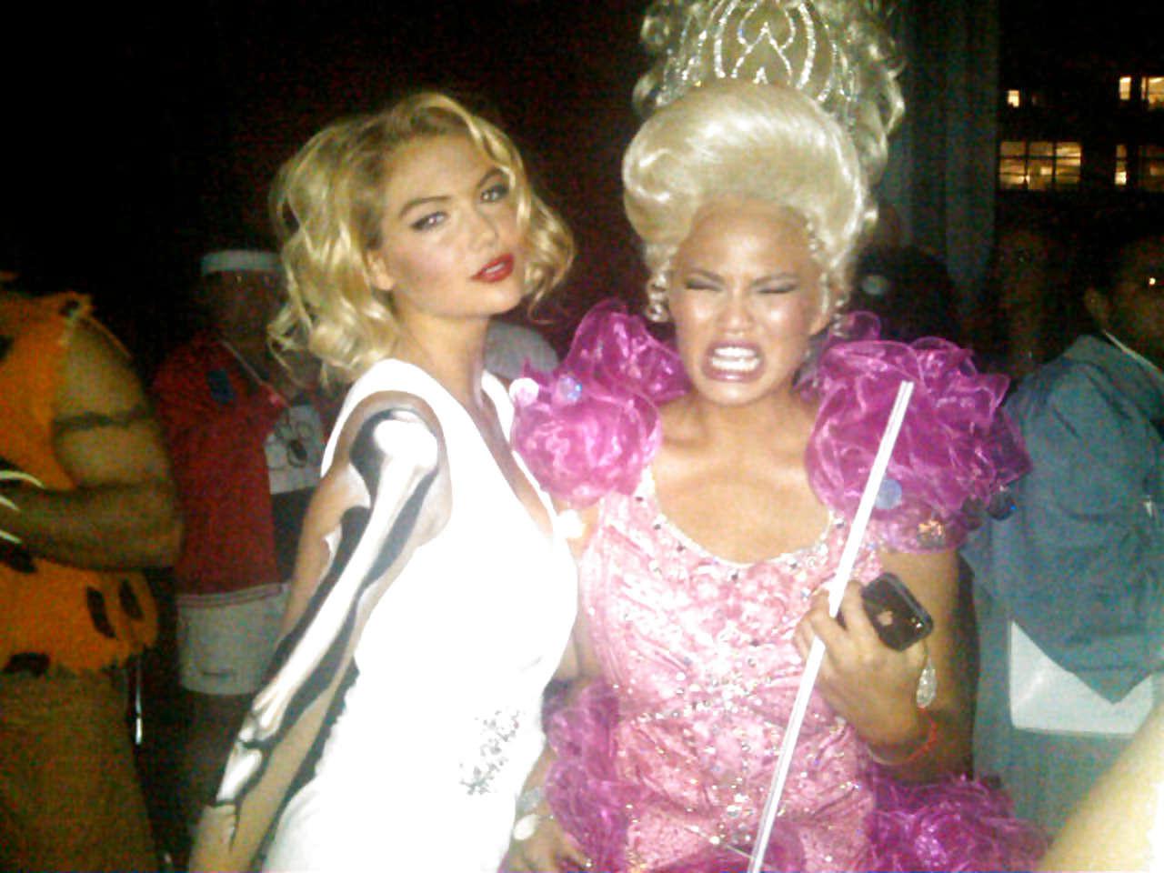 16P Kate Upton slight upskirt in Helloween costume paparazzi pictures