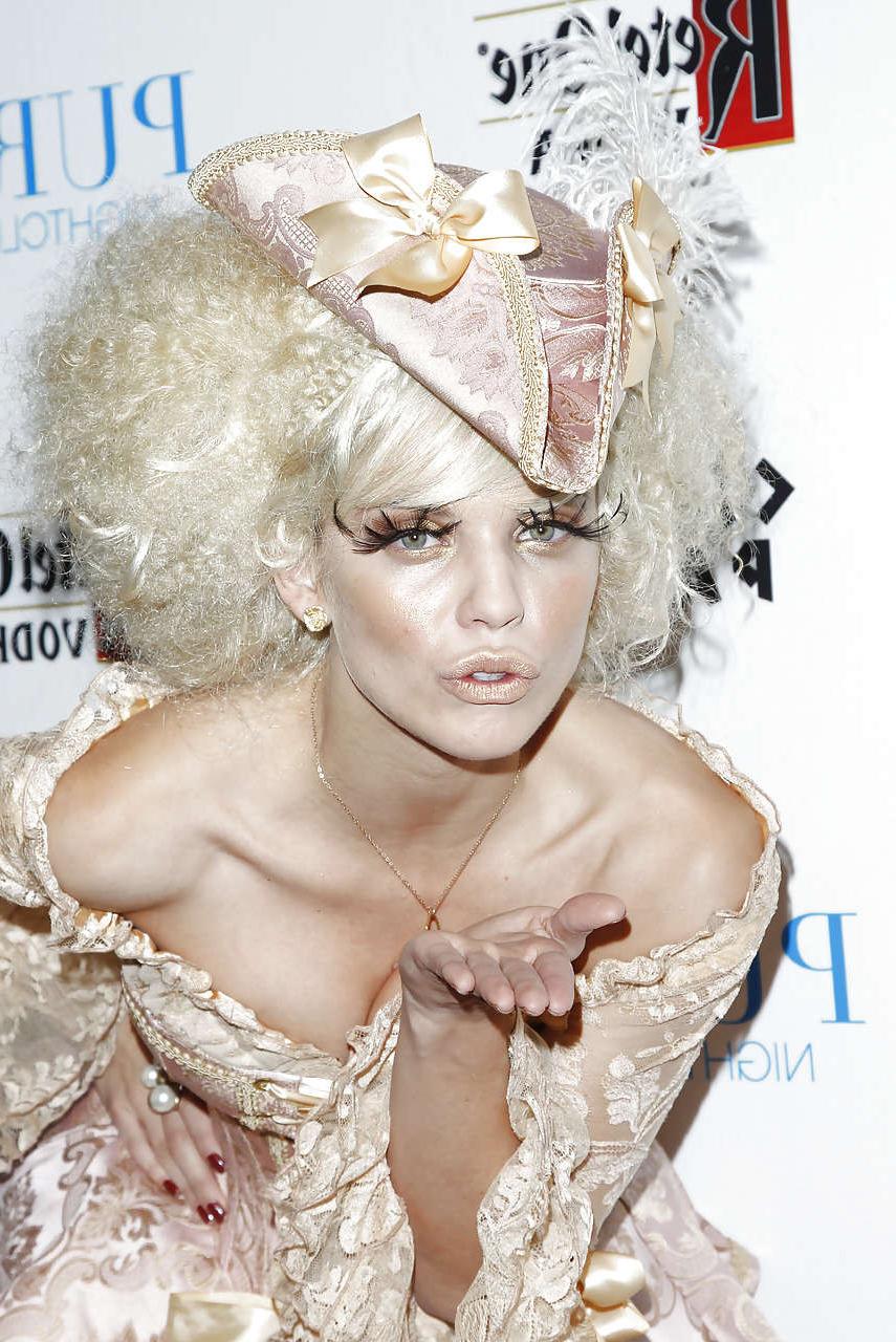 16P AnnaLynne McCord downblouse and leggy in Helloween costume paparazzi pictures