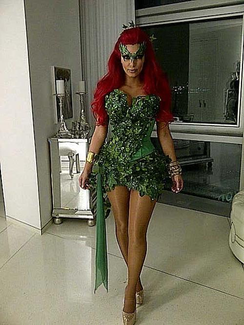 16P Kim Kardashian exposing sexy body and huge boobs in haeloween costume