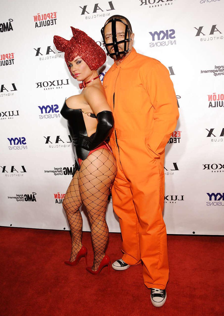 16P Nicole Austin for Helloween party in costume and showing tits and ass