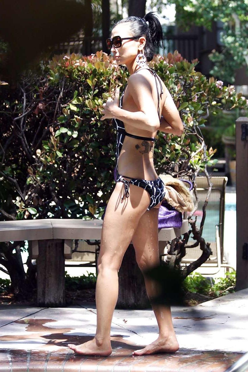16P Bai Ling lesbian kiss in public and sexy posing in swimsuit paparazzi pictures