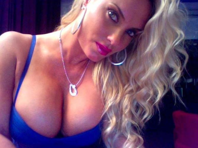 16P Nicole Coco Austin exposing sexy nude body and huge boobs