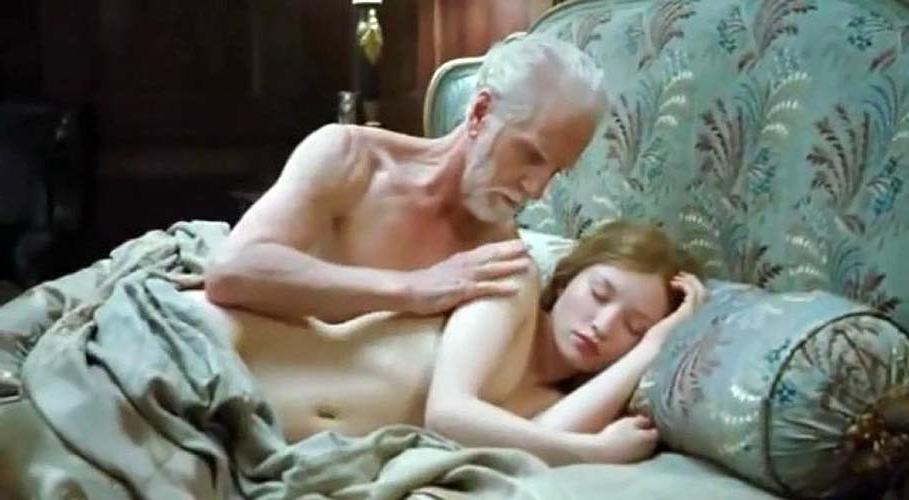 16P Emily Browning exposing nude body and get fucking very hard by the old man