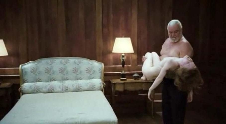 16P Emily Browning exposing nude body and get fucking very hard by the old man