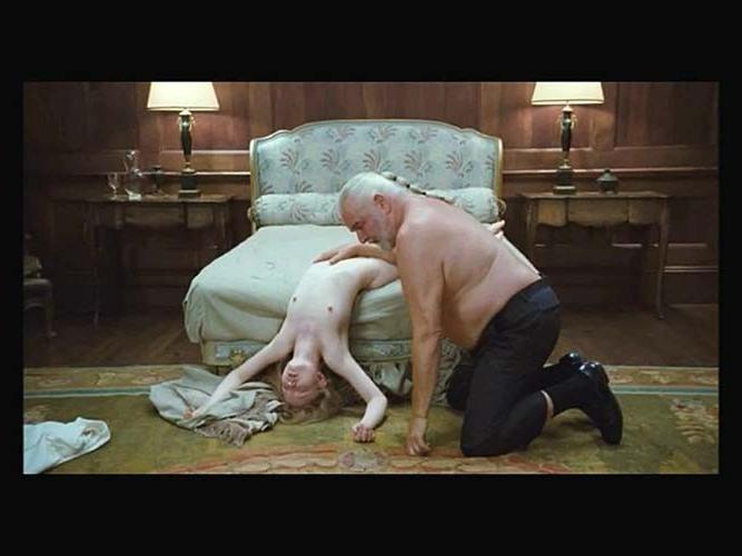 16P Emily Browning exposing nude body and get fucking very hard by the old man