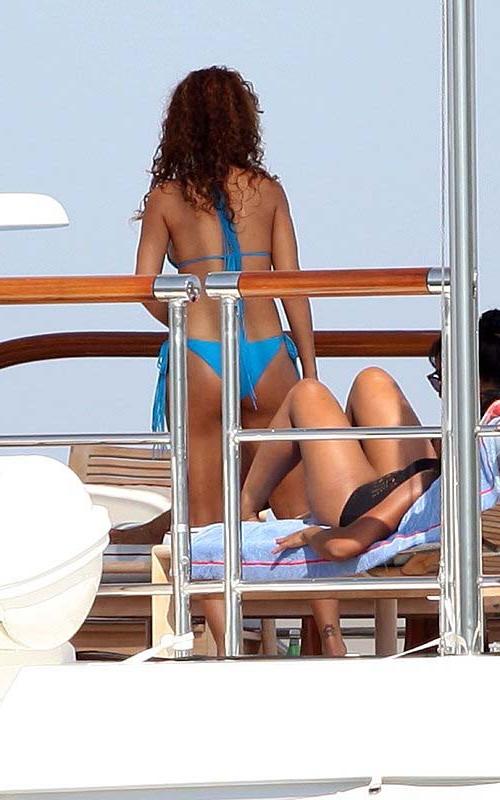 16P Rihanna exposing her sexy body and hot ass in blue bikini on yacht