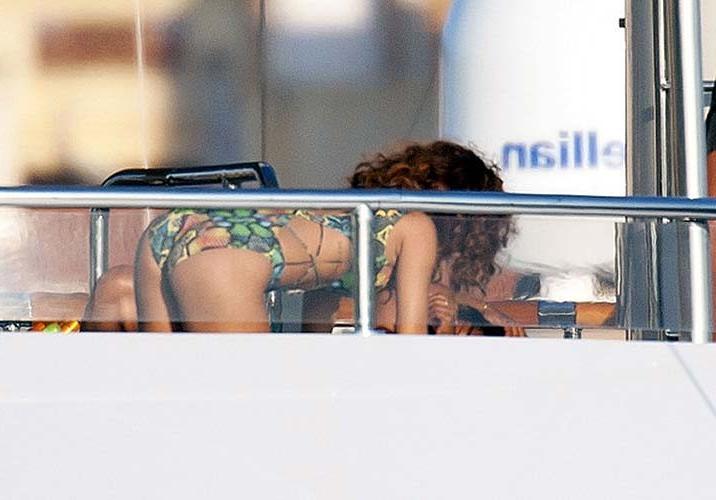 16P Rihanna exposing her sexy body and hot ass in blue bikini on yacht