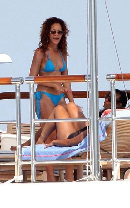 16P Rihanna exposing her sexy body and hot ass in blue bikini on yacht