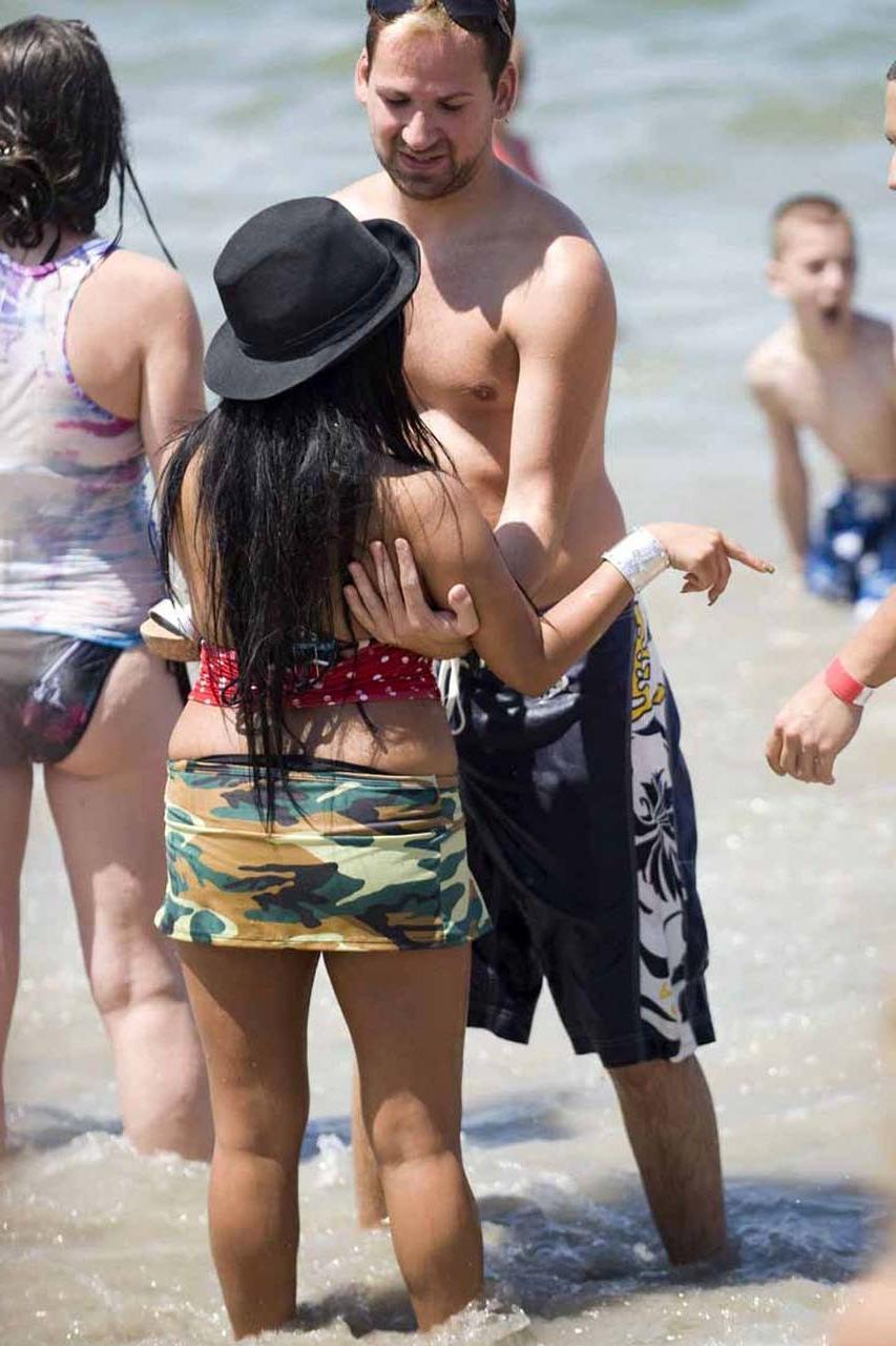 16P Snooki looking very drunk and fucking sexy upskirt paparazzi photos