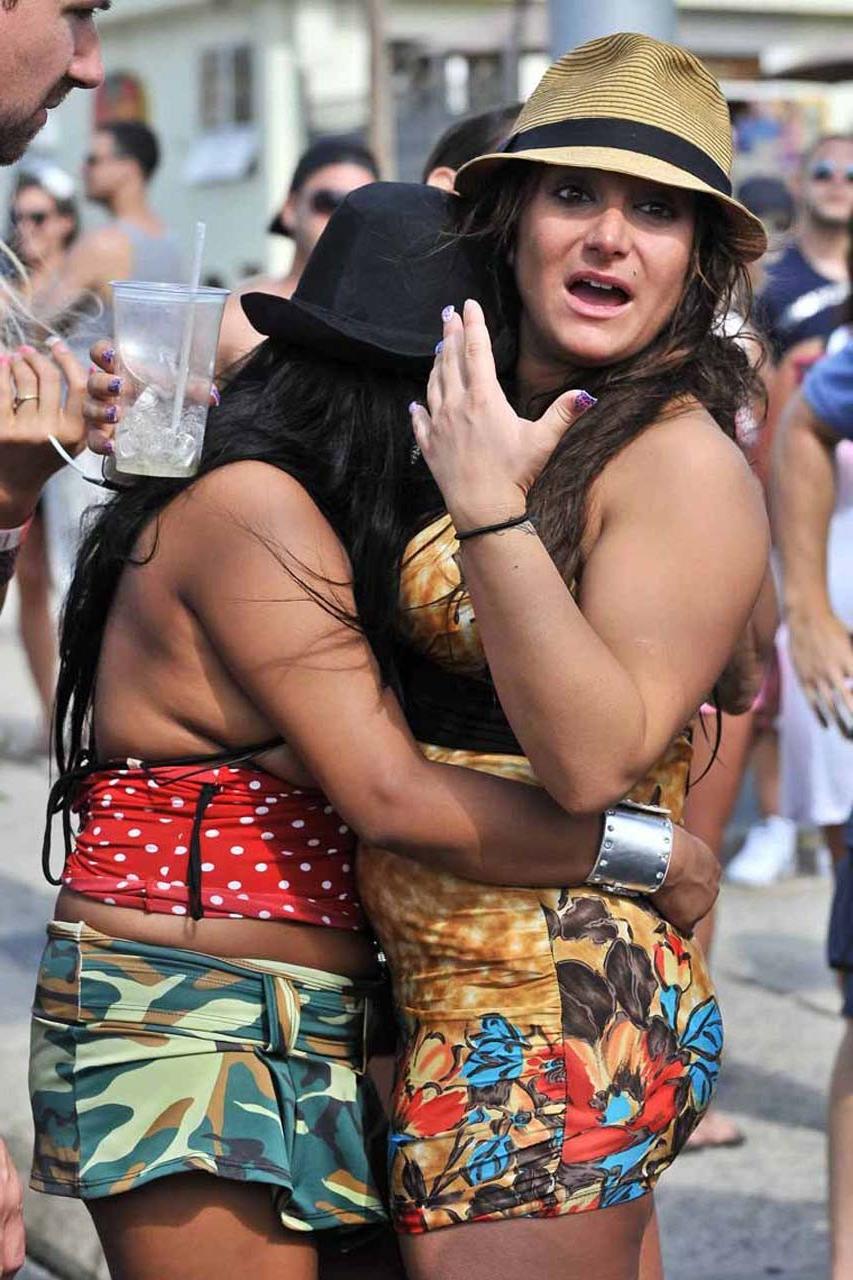 16P Snooki looking very drunk and fucking sexy upskirt paparazzi photos