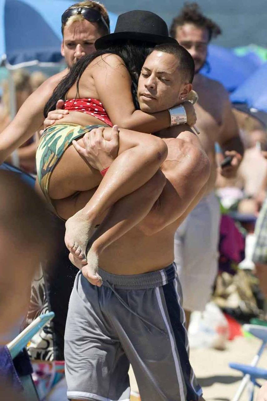 16P Snooki looking very drunk and fucking sexy upskirt paparazzi photos