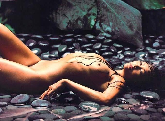 10P Tia Carrere showing their super sexy ravishing body,tits and ass