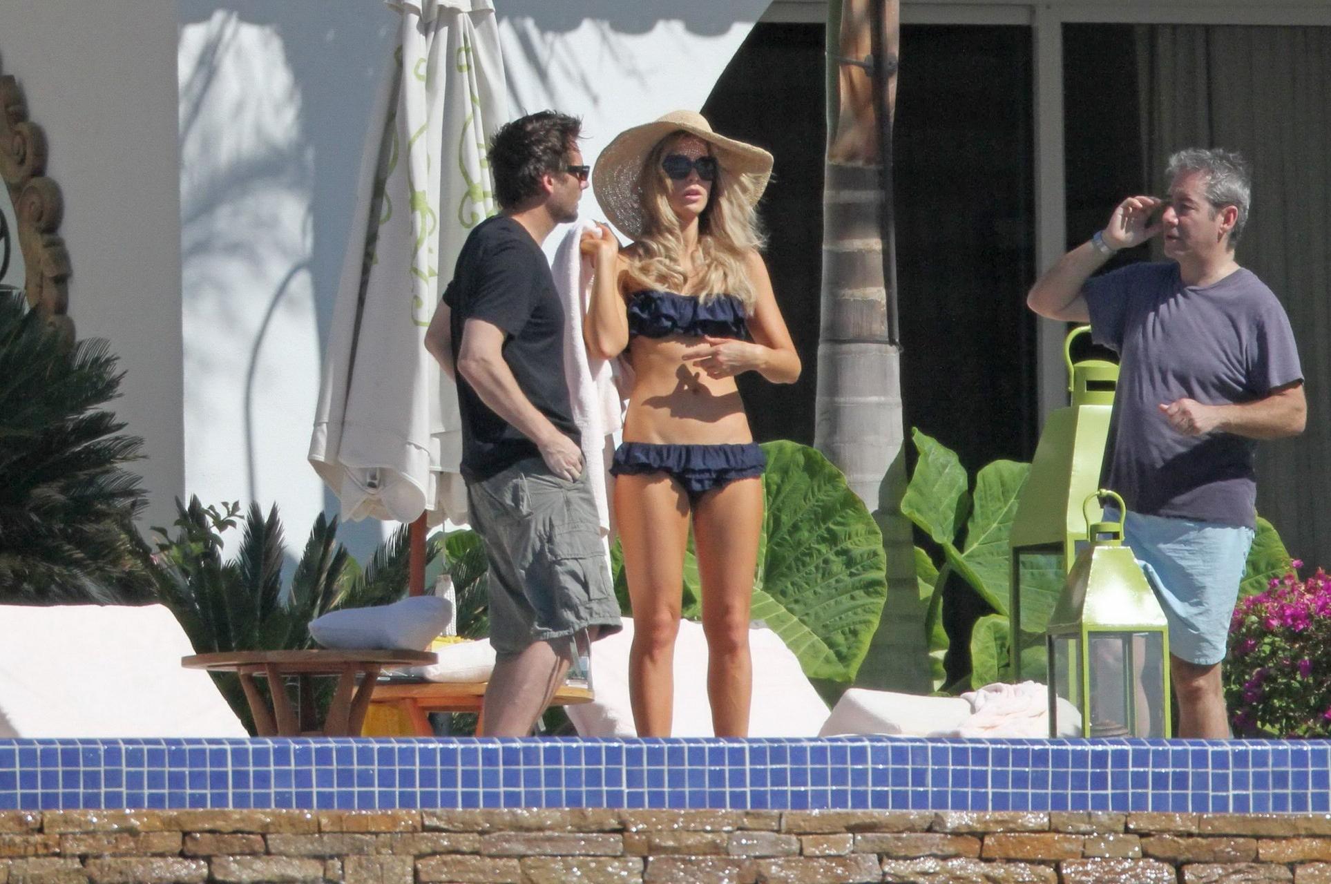 16P Kate Beckinsale wearing dark blue bikini on the beach in Mexico