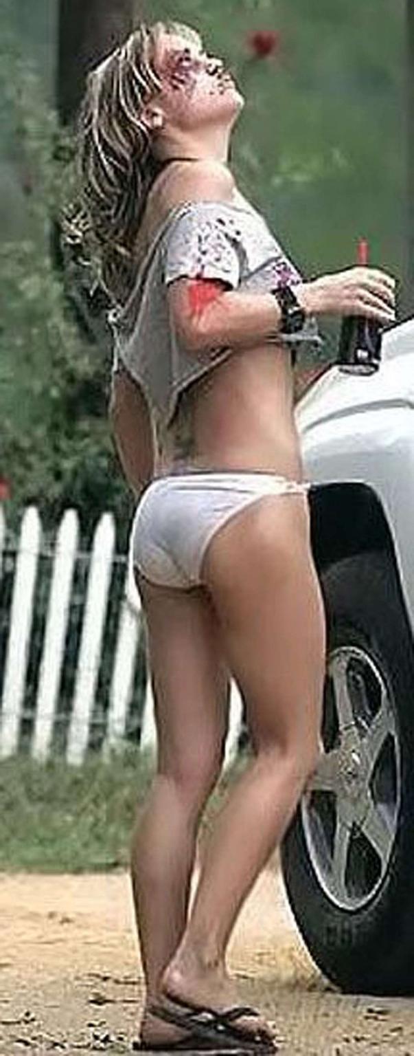 16P Christina Ricci looking very drunk in bikini with a beer in a hand