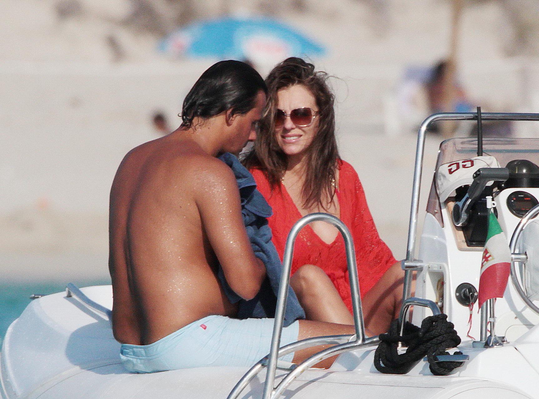 16P Elizabeth Hurley busty  ass shots wearing swimsuit on Valentino's yacht in Ibiza