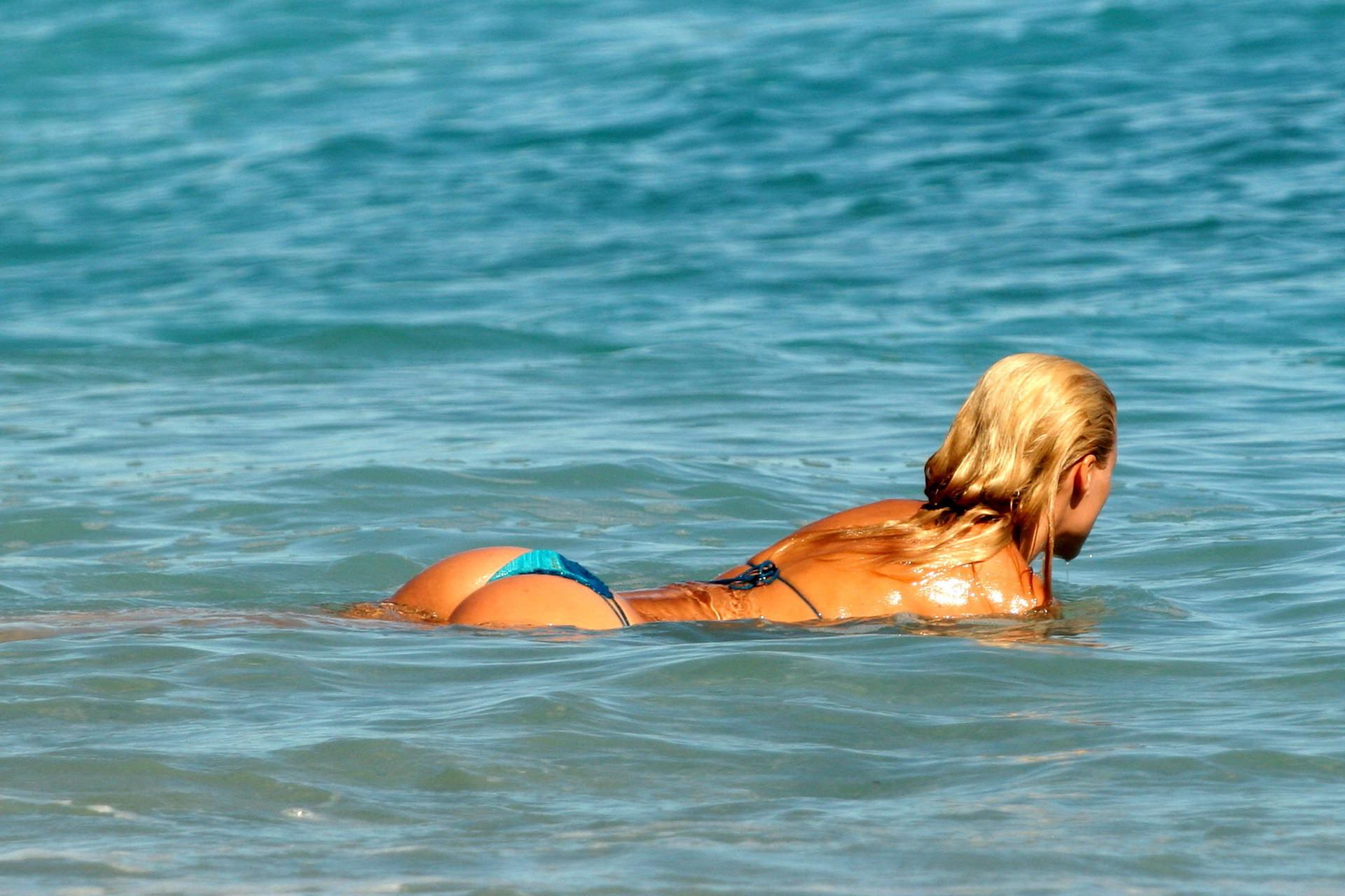 15P Michelle Hunziker showing her perfect body in blue thong bikini on the beach in 