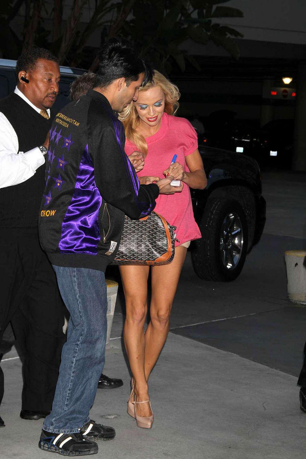 16P Pamela Anderson in Baywacth swimsuit and leggy in shorts