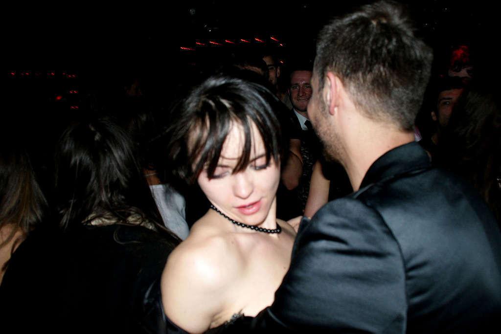 16P Christina Ricci is very drunk on some party paparazzo photos