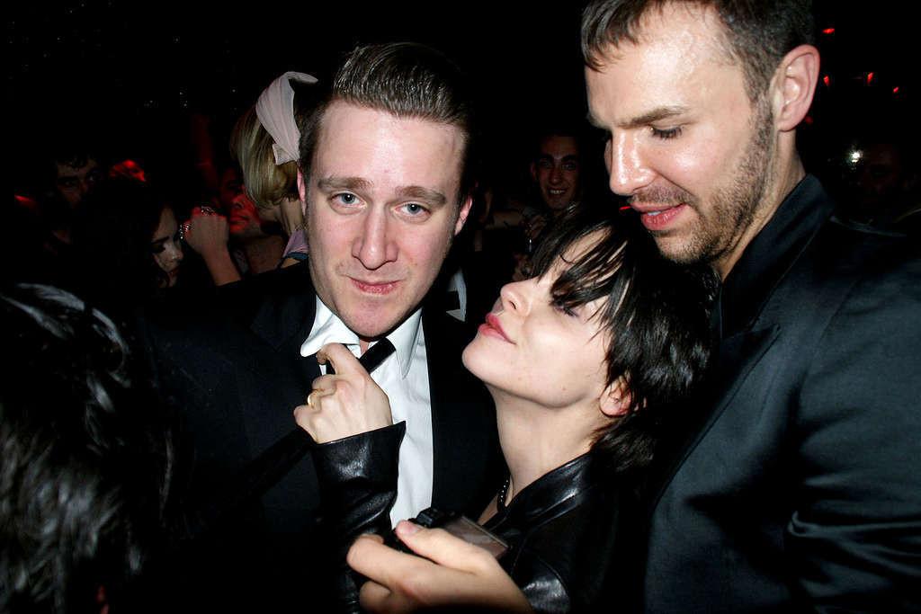 16P Christina Ricci is very drunk on some party paparazzo photos