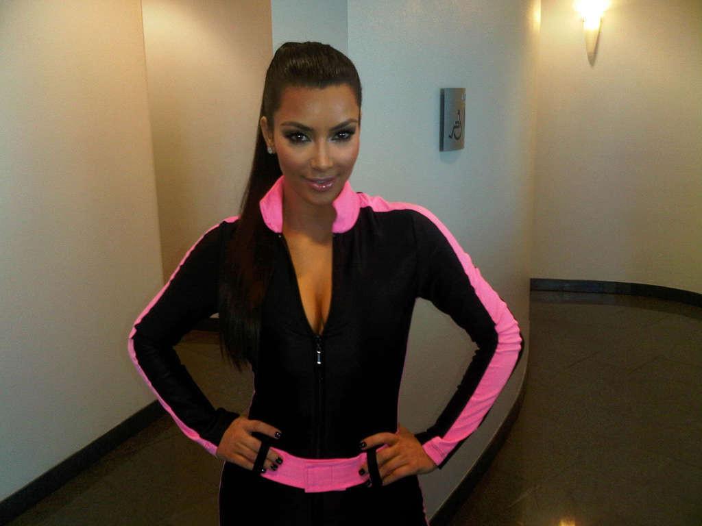 10P Kim Kardashian showing her body in onepiece suit and her great ass