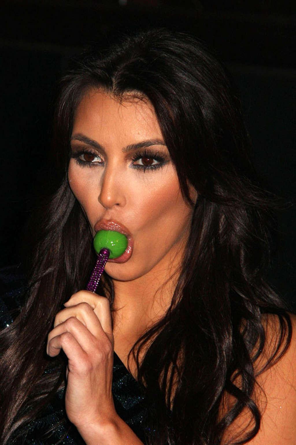 16P Kim Kardashian licking lollipop on a extremely sexy way hot photos