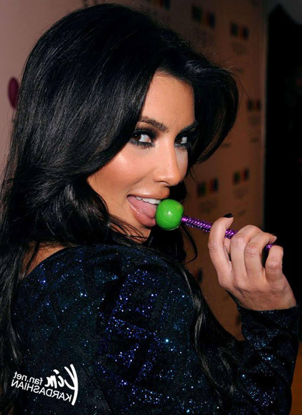 16P Kim Kardashian licking lollipop on a extremely sexy way hot photos