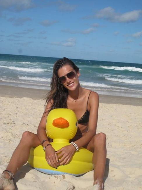 15P Alessandra Ambrosio still looking sexy in swimsuit